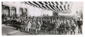 Partecipanti alle celebrazioni per il cinquantenario dello stabilimento Pirelli di Villanueva y Geltr&uacute;