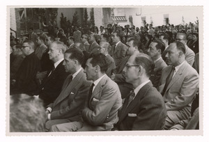 Partecipanti alle celebrazioni per il cinquantenario dello stabilimento Pirelli di Villanueva y Geltr&uacute;