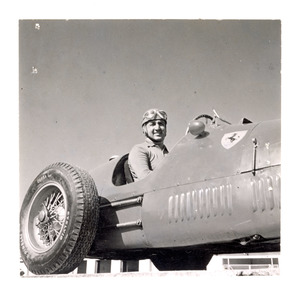 2 fotografie di Alberto Ascari su Ferrari gommata Stelvio Corsa Pirelli