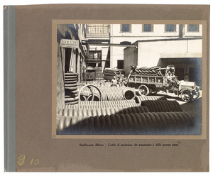 Stabilimento Milano - Cortile di spedizione dei pneumatici e delle gomme piene.