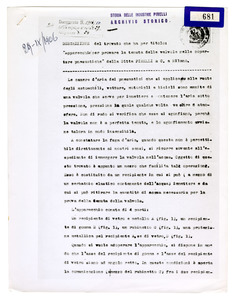 Apparecchio per provare la tenuta delle valvole nelle coperture pneumatiche