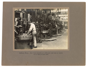 Stabilimento Bicocca - Serie di torni orizzontali per la fabbricazione degli stampi per coperture e per le anime per gomme piene