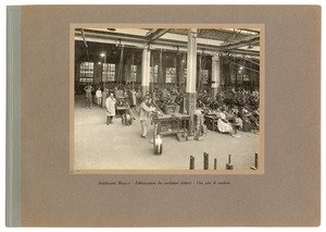 Stabilimento Bicocca - Fabbricazione dei conduttori elettrici - Una sala di corderia