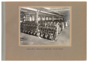 Stabilimento Bicocca - Fabbricazione dei conduttori elettrici - Una sala di trecciatrici