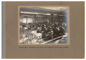 Stabilimento Bicocca - Fabbricazione dei cavi di energia - Sala di applicazione ai cavi delle armature di protezione