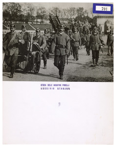 1906/La squadra dei Pompieri della Pirelli all'Arena di Milano