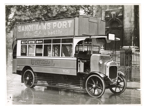&#34;1925/6 foto di autobus Thornycroft con gomme piene Pirelli, in servizio urbano a Londra&#34;
