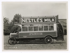 1925/6 foto di autobus Thornycroft con gomme piene Pirelli, in servizio urbano a Londra
