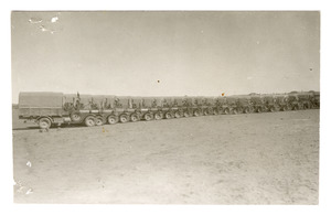 &#34;Una colonna di autocarri con pneumatici Pirelli a Muzzuk (Fezzan)&#34;