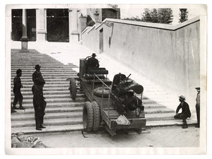 Prova di salita su scale, a Roma, di una trattrice con pneumatici Pirelli