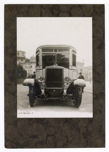 &#34;Autobus per servizio interurbano, con pneumatici Pirelli&#34;