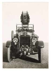 Autocarro per pompieri, della Bulgastri FIAT, con pneumatici Pirelli (due vedute)