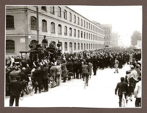 Passaggio del carro e del corteo funebre