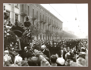 Passaggio del carro e del corteo funebre