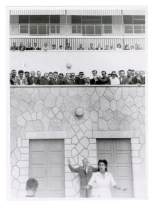 1947 31 agosto/n 35 foto inaugurazione della colonia marina di Pietraligure, fatta dal Dr Alberto Pirelli + 1 sfuocata (scudetto)