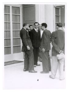 1947 31 agosto/n 35 foto inaugurazione della colonia marina di Pietraligure, fatta dal Dr Alberto Pirelli + 1 sfuocata (scudetto)