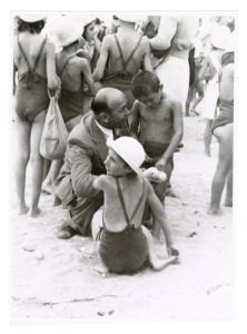 1947 31 agosto/n 35 foto inaugurazione della colonia marina di Pietraligure, fatta dal Dr Alberto Pirelli + 1 sfuocata (scudetto)