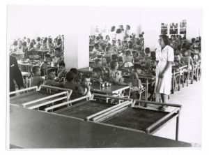 1947 31 agosto/n 35 foto inaugurazione della colonia marina di Pietraligure, fatta dal Dr Alberto Pirelli + 1 sfuocata (scudetto)