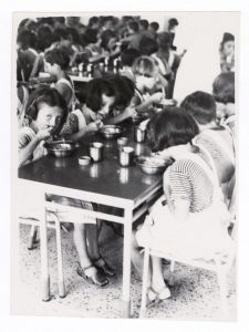 1947 31 agosto/n 35 foto inaugurazione della colonia marina di Pietraligure, fatta dal Dr Alberto Pirelli + 1 sfuocata (scudetto)