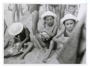 1947 31 agosto/n 35 foto inaugurazione della colonia marina di Pietraligure, fatta dal Dr Alberto Pirelli + 1 sfuocata (scudetto)
