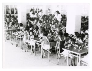 1947 31 agosto/n 35 foto inaugurazione della colonia marina di Pietraligure, fatta dal Dr Alberto Pirelli + 1 sfuocata (scudetto)