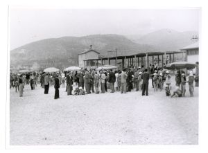 1947 31 agosto/n 35 foto inaugurazione della colonia marina di Pietraligure, fatta dal Dr Alberto Pirelli + 1 sfuocata (scudetto)