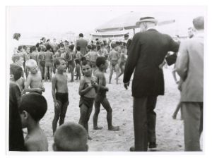 1947 31 agosto/n 35 foto inaugurazione della colonia marina di Pietraligure, fatta dal Dr Alberto Pirelli + 1 sfuocata (scudetto)