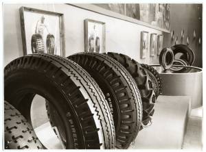 Esposizione di pneumatici per veicoli industriali