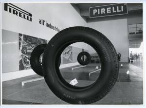 Esposizione del Cinturato Pirelli per veicoli industriali