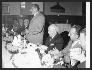 Un tavolo del ristorante Giannino: sono riconoscibili Alfredo Binda, Arturo Pozzo e Adriano Rodoni