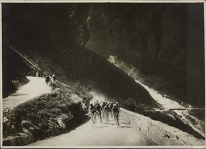 Il gruppo di testa durante la I tappa del X Giro d'Italia
