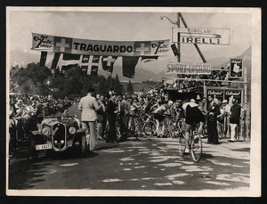 Grand Criterium International disputatosi a Lugano nel 1938: nella fotografia sono ripresi i corridori e il pubblico