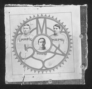 Composizione dei ritratti dei corridori ciclisti della squadra Maino: il disegno raffigura una corona dentata: all'interno sono inscritte le lettere M, A e G