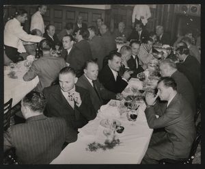 Alcuni tavoli del ristorante Giannino dove, il 12 ottobre 1949, si svolge una cena in onore del vincitore
