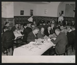 I tavoli del ristorante Giannino dove, il 12 ottobre 1949, si svolge una cena in onore del vincitore