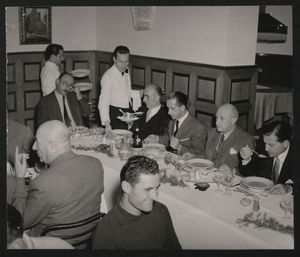 I tavoli del ristorante Giannino dove, il 12 ottobre 1949, si svolge una cena in onore del vincitore