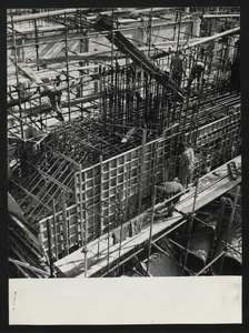 Ottobre 1956, veduta del cantiere del Centro Pirelli: posa delle strutture di fondazione. È visibile l'armatura in acciaio di un plinto