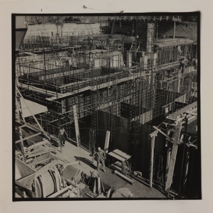 Ottobre 1956, veduta del cantiere del Centro Pirelli: posa delle fondamenta