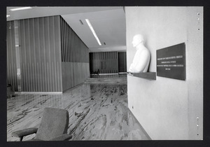 Il busto di Giovan Battista Pirelli, collocato nell'atrio al primo piano