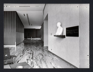 Il busto di Giovan Battista Pirelli collocato nell'atrio al primo piano