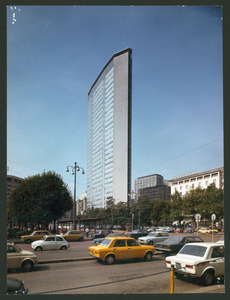 Veduta del Centro Pirelli dalla Stazione Centrale di Milano