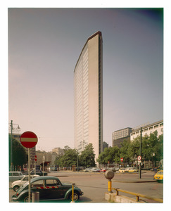 Veduta del Centro Pirelli dalla Stazione Centrale di Milano
