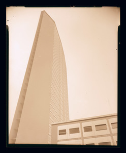 Il Centro Pirelli: il Grattacielo e uno degli edifici più bassi, che ospita probabilmente la mensa