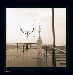 Veduta della statua della Madonnina posta sulla terrazza di copertura del Centro Pirelli