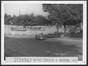 VIII edizione del Circuito di Modena disputatosi il 28 settembre 1947: passaggio corridori. La manifestazione vide la vittoria di Alberto Ascari su Maserati