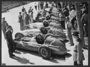 Le Maserati 4 CLT di Nino Farina (n. 2), Piero Carini (n. 36), Felice Bonetto (n. 32), Clemente Biondetti (n. 28), Prince Bira (n. 42) e Emmanuel de Graffenried (n. 30)