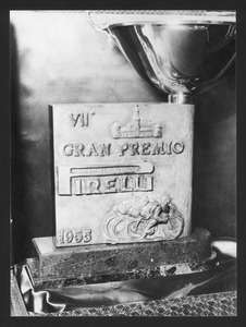 Trofeo della VII edizione del Gran Premio Pirelli, consegnato probabilmente al vincitore della gara finale, disputatasi il 9 ottobre 1955