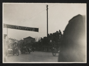 I piloti alla partenza dell'edizione del 1935 del Circuito motociclistico di Verona