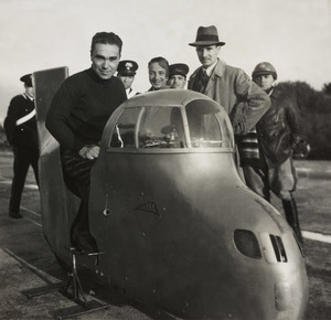 Il pilota e ingegnere Piero Taruffi su Gilera Rondine