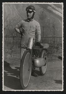 The motorcycle racer Raffaele Alberti on a Moto Guzzi Motoleggera 65, also known as the Guzzino, used to establish speed records. On 28 February 1948, on the Charrat-Saxon road in Switzerland, the rider set the record for the 75 cc class in the kilometre and mile race, both from a standing start and with a flying start.